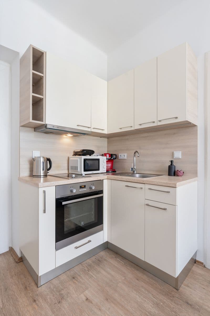 Prenájom bytu 53 m², Košická, Praha, Praha Prenájom bytu 53 m², Košická, Praha, Praha
