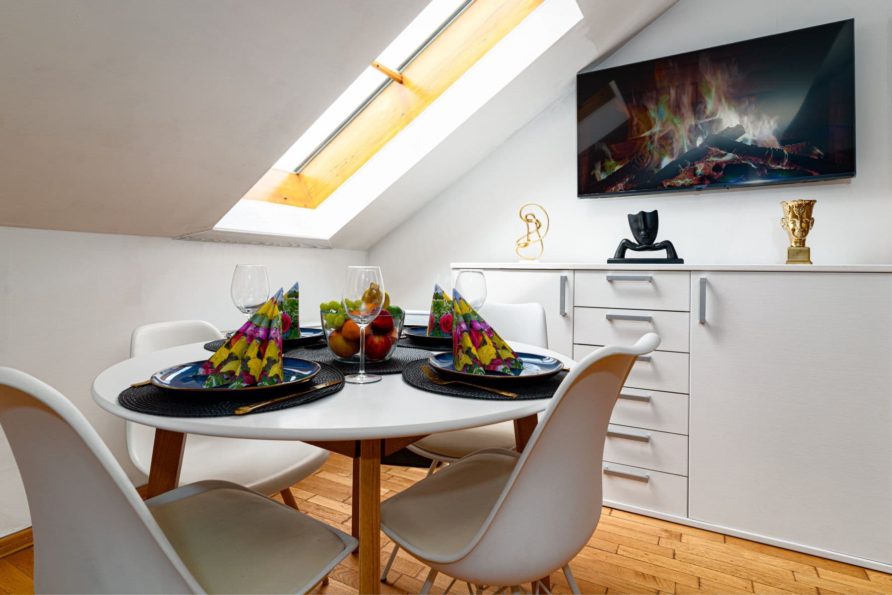 Prenájom bytu 124 m², Zborovská, Praha, Praha Prenájom bytu 124 m², Zborovská, Praha, Praha