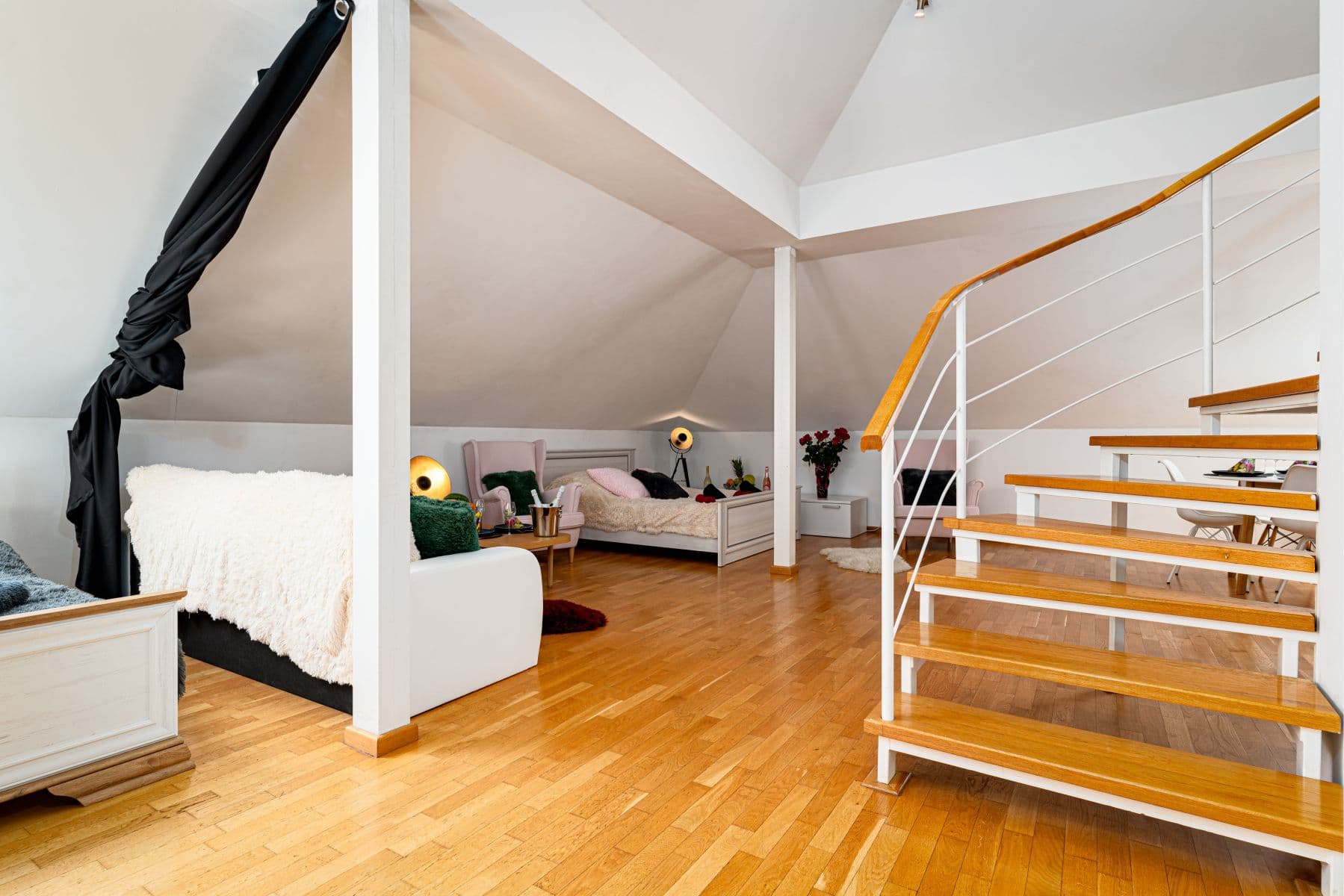 Prenájom bytu 124 m², Zborovská, Praha, Praha Prenájom bytu 124 m², Zborovská, Praha, Praha