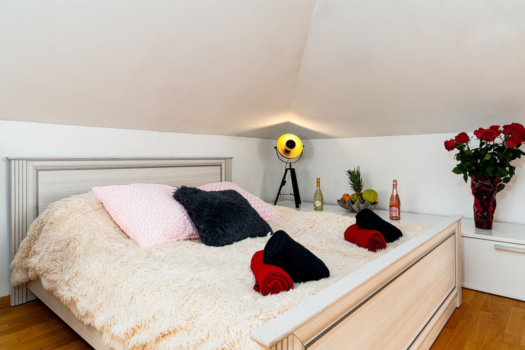 Prenájom bytu 124 m², Zborovská, Praha, Praha Prenájom bytu 124 m², Zborovská, Praha, Praha