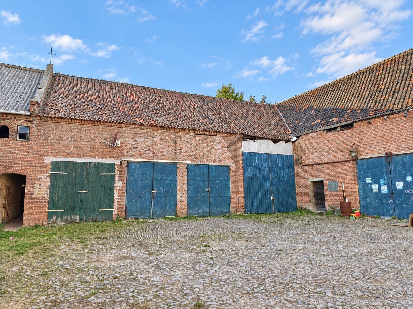 Predaj domu 323 m², pozemok 1.676 m², Ausleben, Sasko-Anhaltsko Predaj domu 323 m², pozemok 1.676 m², Ausleben, Sasko-Anhaltsko