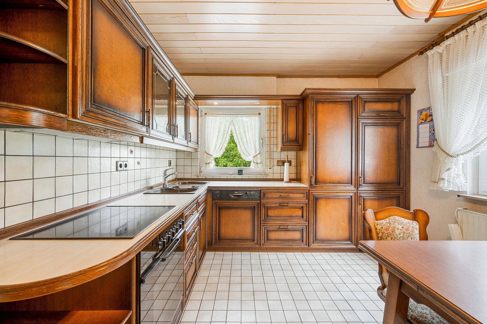 Predaj domu 213 m², pozemok 399 m², Königsteiner Straße 9, Eppstein, Hesensko Predaj domu 213 m², pozemok 399 m², Königsteiner Straße 9, Eppstein, Hesensko