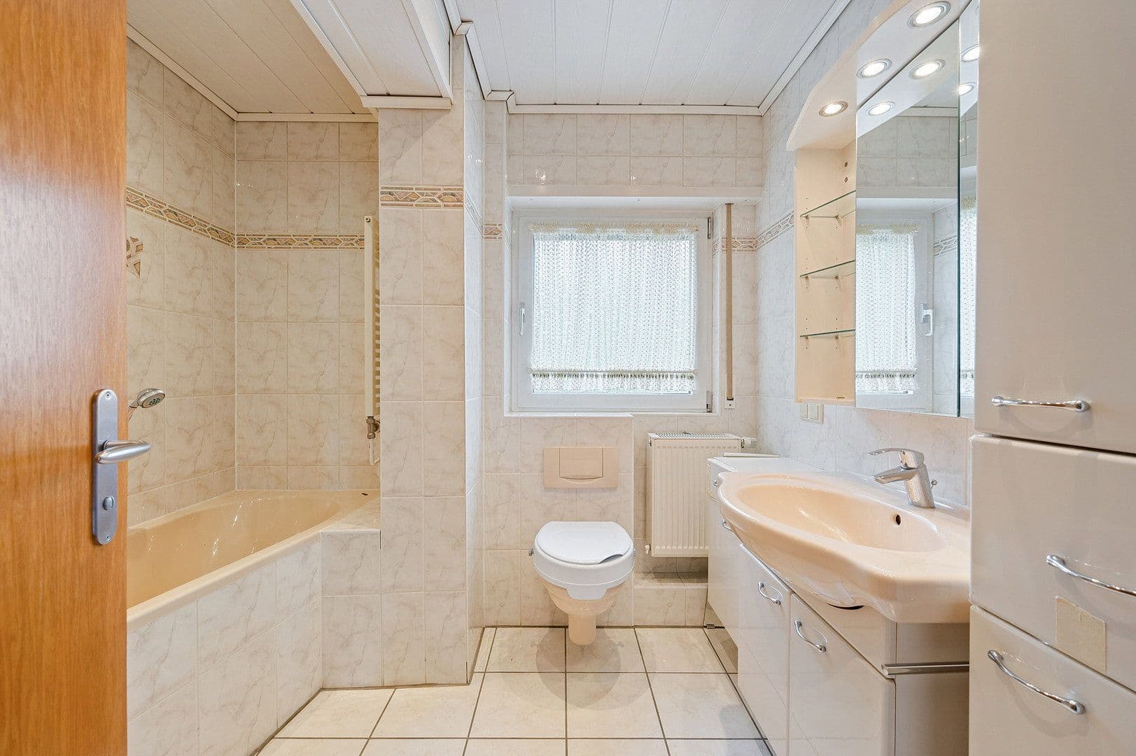 Predaj domu 213 m², pozemok 399 m², Königsteiner Straße 9, Eppstein, Hesensko Predaj domu 213 m², pozemok 399 m², Königsteiner Straße 9, Eppstein, Hesensko