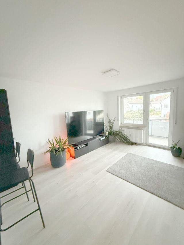 Prenájom bytu 1-izbový 45 m², Waldbüttelbrunn, Bavorsko Prenájom bytu 1-izbový 45 m², Waldbüttelbrunn, Bavorsko