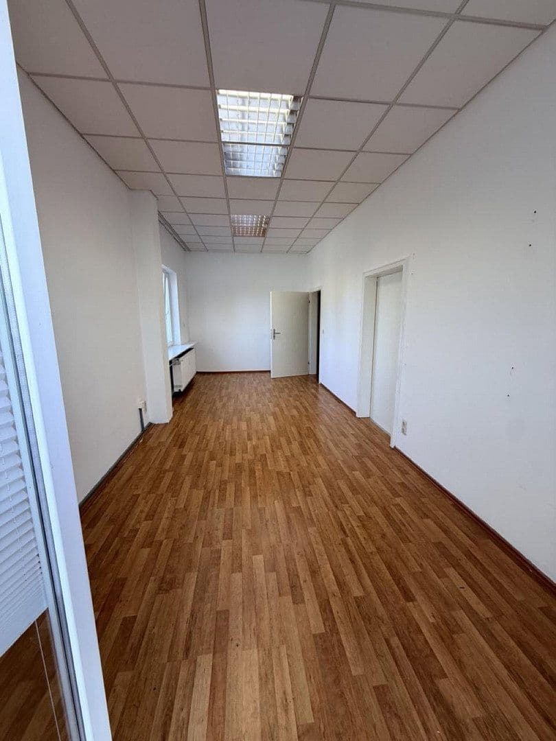 Prenájom kancelárie 22 m², Dieselstrasse 1, Rottenburg a. d. Laaber, Bavorsko Prenájom kancelárie 22 m², Dieselstrasse 1, Rottenburg a. d. Laaber, Bavorsko