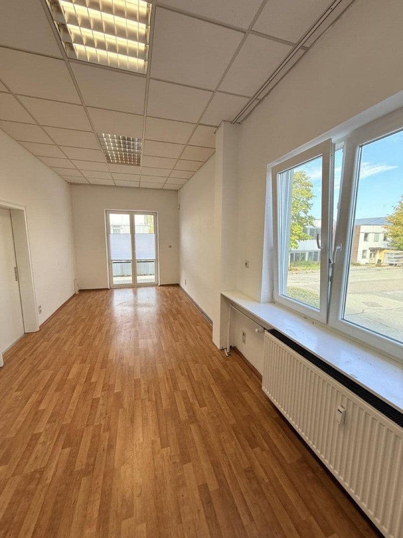 Prenájom kancelárie 22 m², Dieselstrasse 1, Rottenburg a. d. Laaber, Bavorsko Prenájom kancelárie 22 m², Dieselstrasse 1, Rottenburg a. d. Laaber, Bavorsko