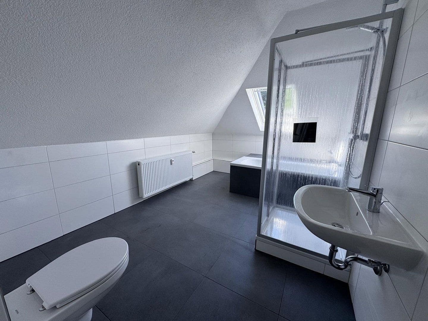 Prenájom bytu 5-izbový 140 m², Lessingstr. 12, Annaberg-Buchholz, Sasko Prenájom bytu 5-izbový 140 m², Lessingstr. 12, Annaberg-Buchholz, Sasko