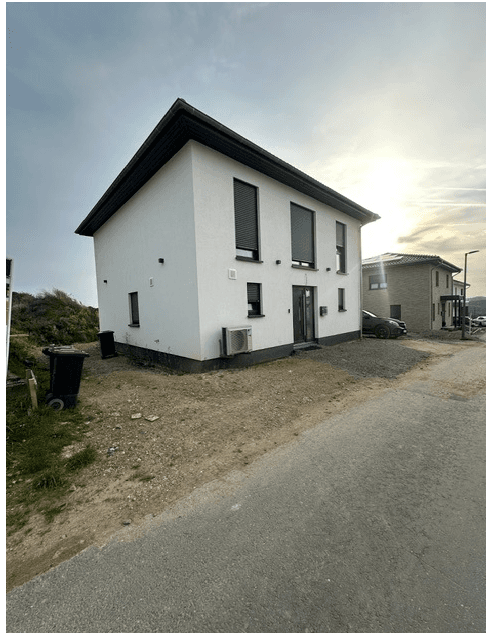 Predaj domu 150 m², pozemok 350 m², Rotmilanplatz 4, Radevormwald, Severné Porýnie - Westfálsko Predaj domu 150 m², pozemok 350 m², Rotmilanplatz 4, Radevormwald, Severné Porýnie - Westfálsko