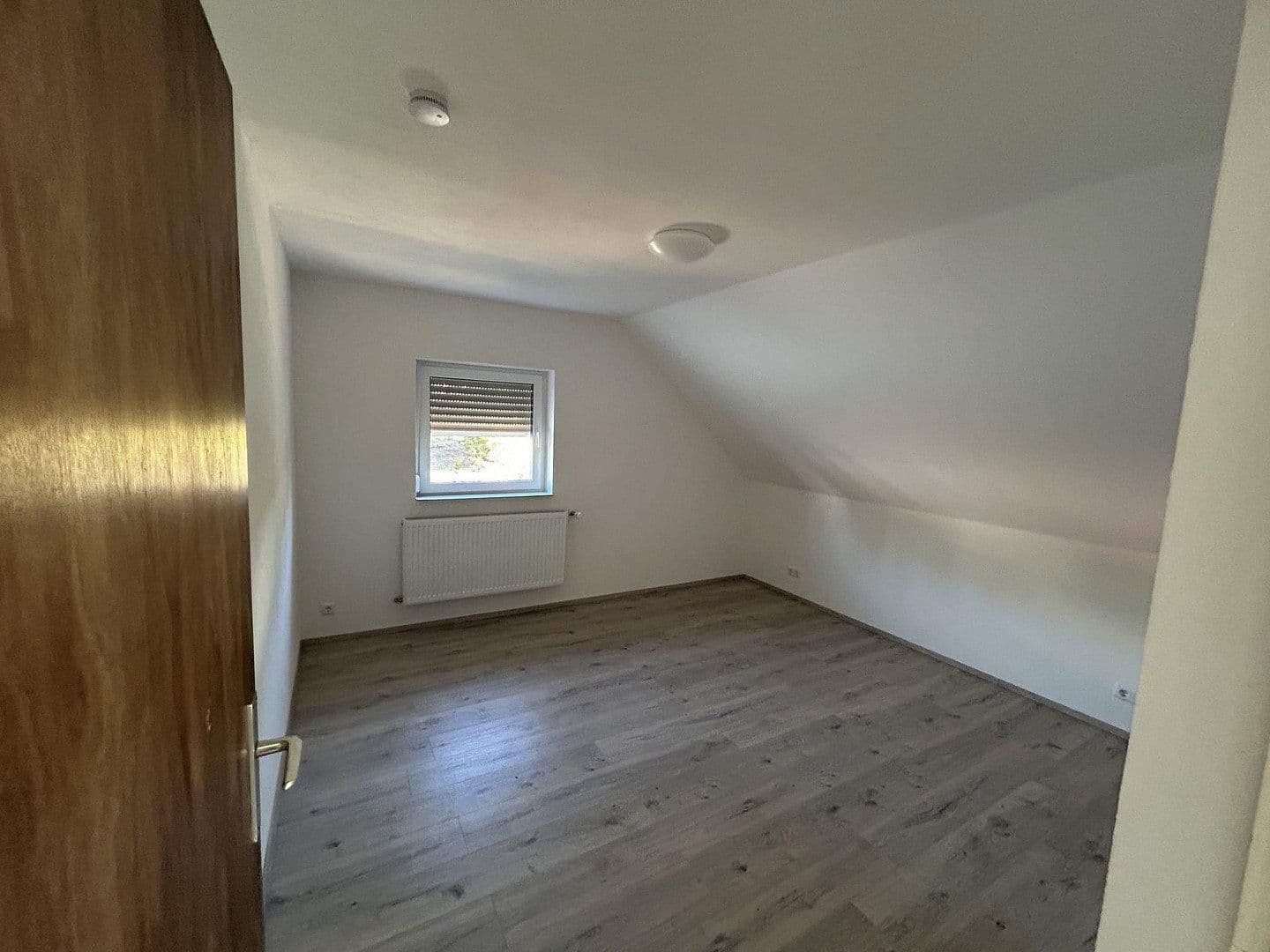 Predaj domu 260 m², pozemok 2.052 m², Niedereschach, Bádensko-Wurttembersko Predaj domu 260 m², pozemok 2.052 m², Niedereschach, Bádensko-Wurttembersko