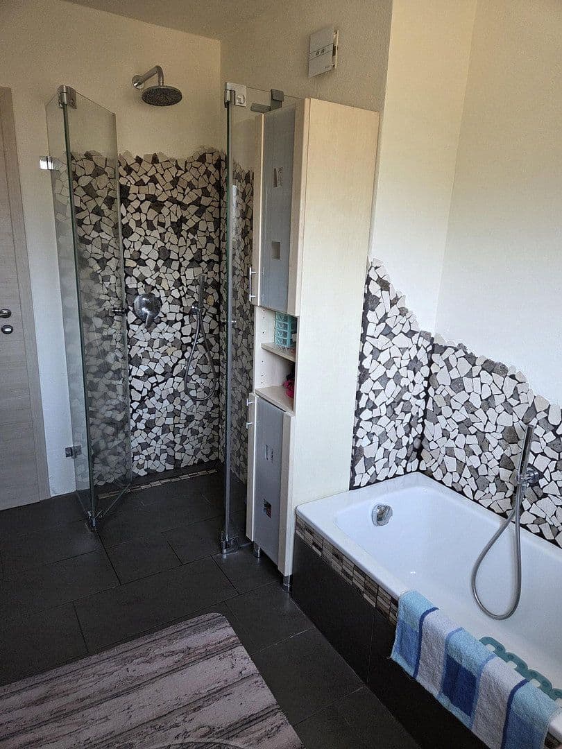 Predaj domu 260 m², pozemok 2.052 m², Niedereschach, Bádensko-Wurttembersko Predaj domu 260 m², pozemok 2.052 m², Niedereschach, Bádensko-Wurttembersko