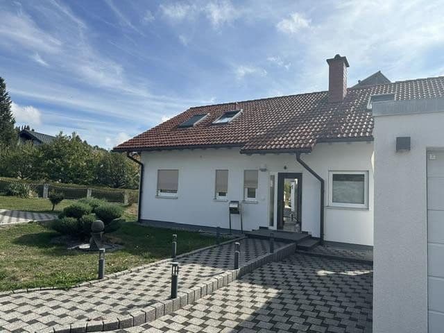Predaj domu 197 m², pozemok 732 m², Loßburg, Bádensko-Wurttembersko Predaj domu 197 m², pozemok 732 m², Loßburg, Bádensko-Wurttembersko