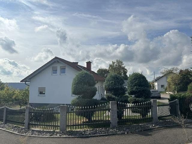 Predaj domu 197 m², pozemok 732 m², Loßburg, Bádensko-Wurttembersko Predaj domu 197 m², pozemok 732 m², Loßburg, Bádensko-Wurttembersko