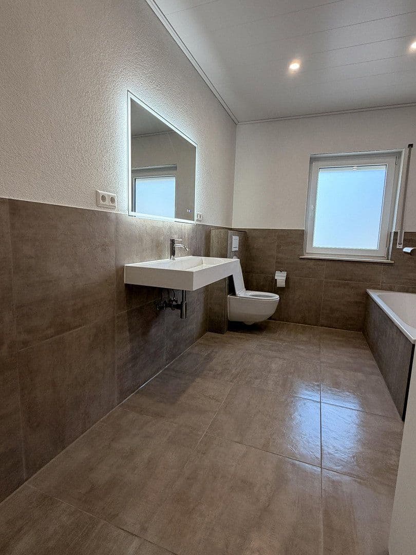 Prenájom bytu 4-izbový 127 m², Römerberg, Porýnie-Falcko Prenájom bytu 4-izbový 127 m², Römerberg, Porýnie-Falcko
