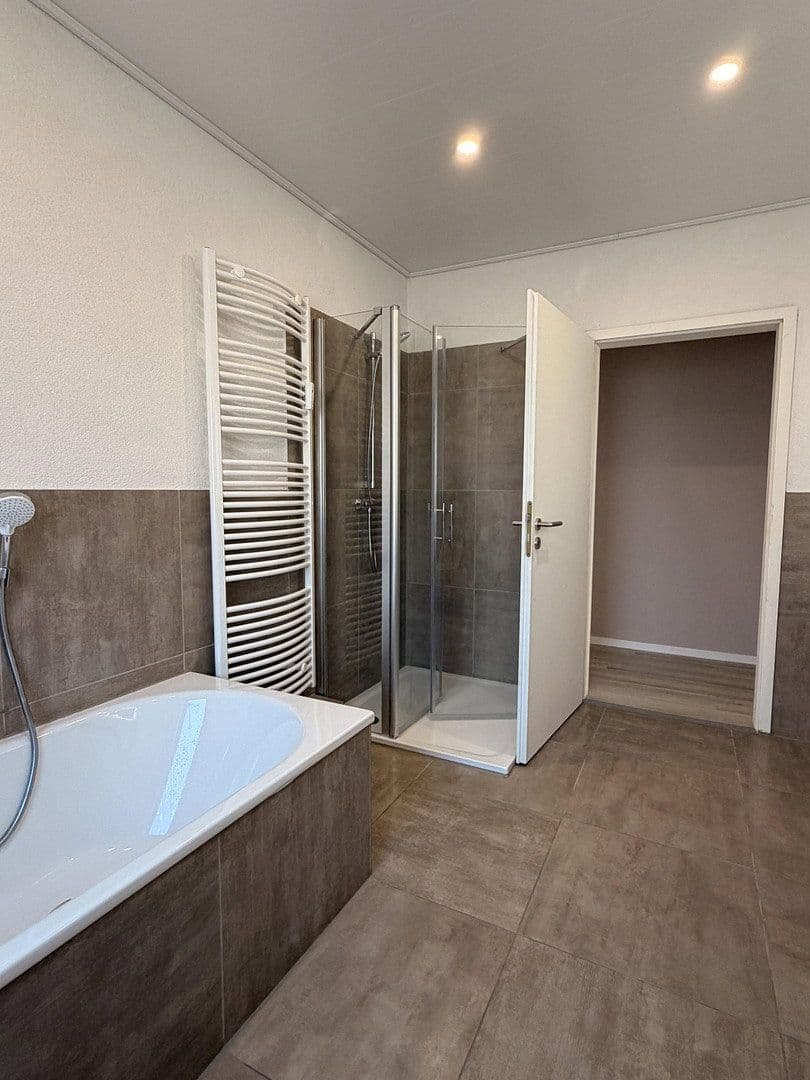 Prenájom bytu 4-izbový 127 m², Römerberg, Porýnie-Falcko Prenájom bytu 4-izbový 127 m², Römerberg, Porýnie-Falcko