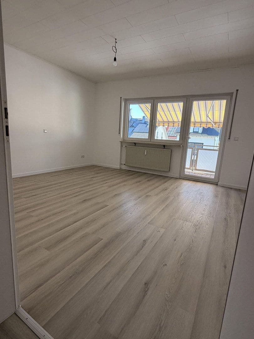Prenájom bytu 4-izbový 127 m², Römerberg, Porýnie-Falcko Prenájom bytu 4-izbový 127 m², Römerberg, Porýnie-Falcko