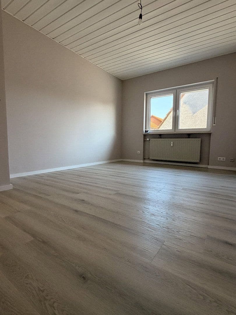 Prenájom bytu 4-izbový 127 m², Römerberg, Porýnie-Falcko Prenájom bytu 4-izbový 127 m², Römerberg, Porýnie-Falcko