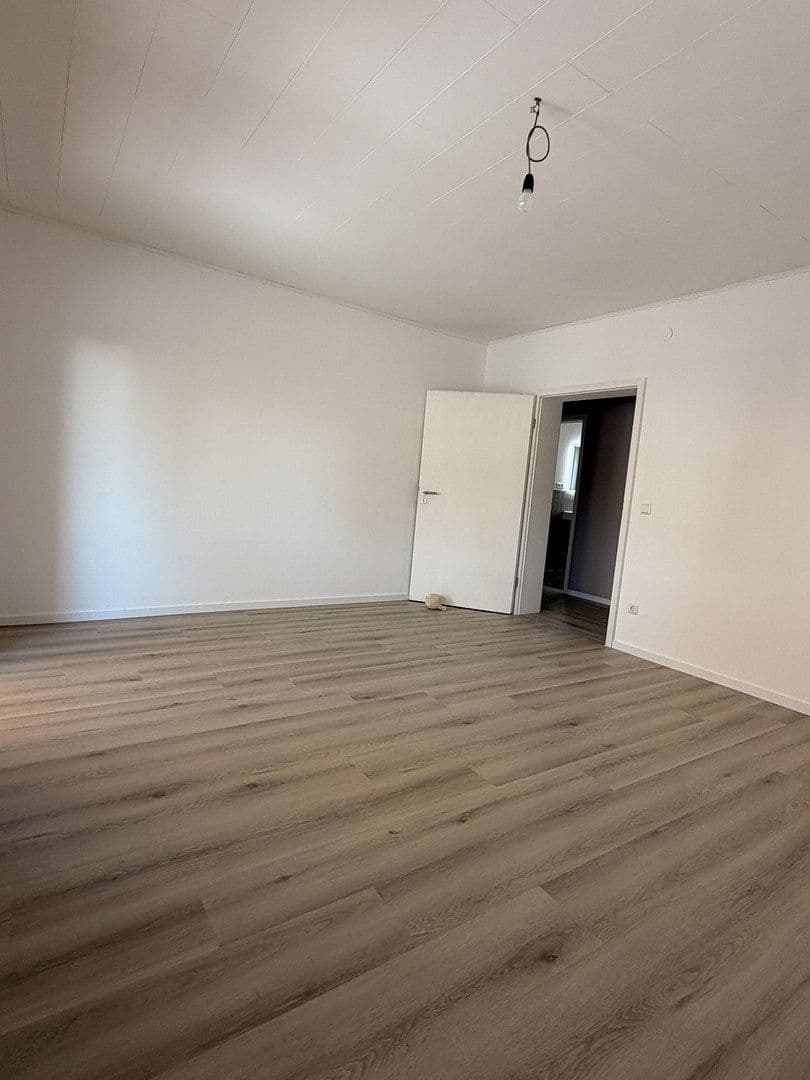 Prenájom bytu 4-izbový 127 m², Römerberg, Porýnie-Falcko Prenájom bytu 4-izbový 127 m², Römerberg, Porýnie-Falcko