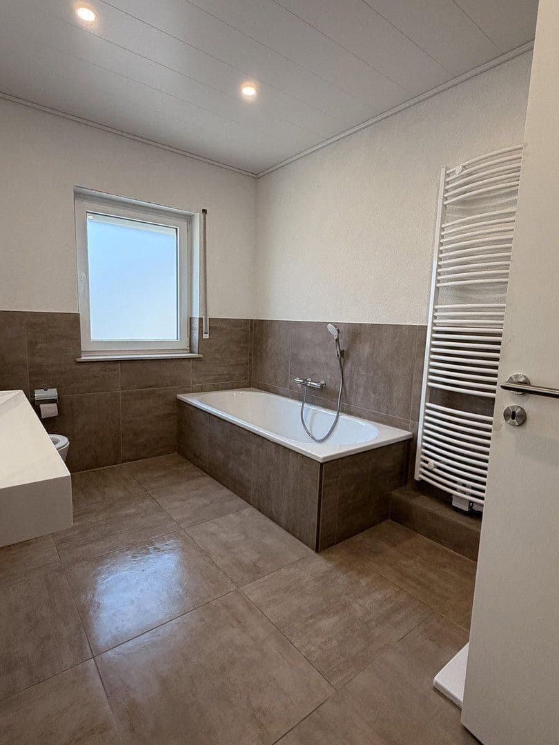 Prenájom bytu 4-izbový 127 m², Römerberg, Porýnie-Falcko Prenájom bytu 4-izbový 127 m², Römerberg, Porýnie-Falcko