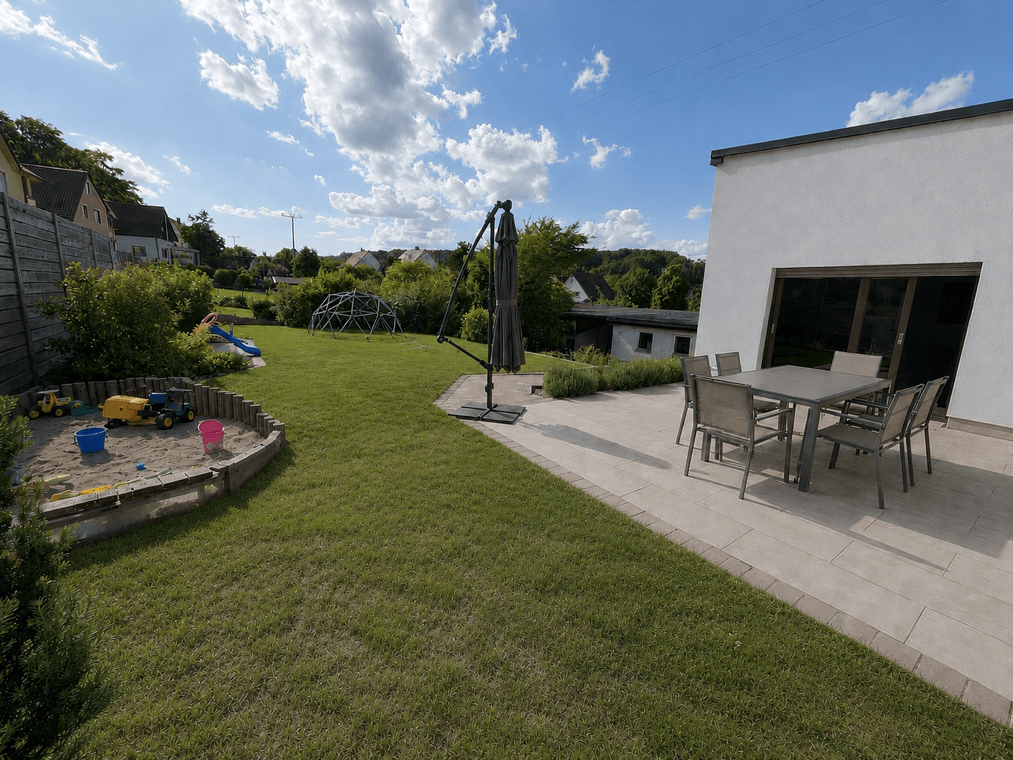 Predaj domu 148 m², pozemok 966 m², Gartenweg 3, Nittendorf, Bavorsko Predaj domu 148 m², pozemok 966 m², Gartenweg 3, Nittendorf, Bavorsko