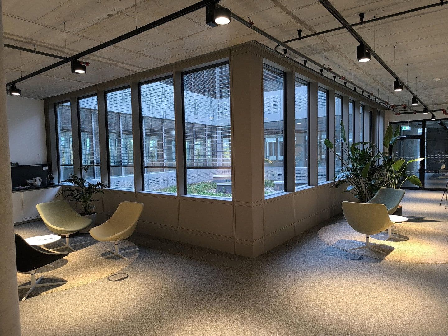 Prenájom kancelárie 1.400 m², Rudower Chaussee 28, Berlin, Berlín Prenájom kancelárie 1.400 m², Rudower Chaussee 28, Berlin, Berlín