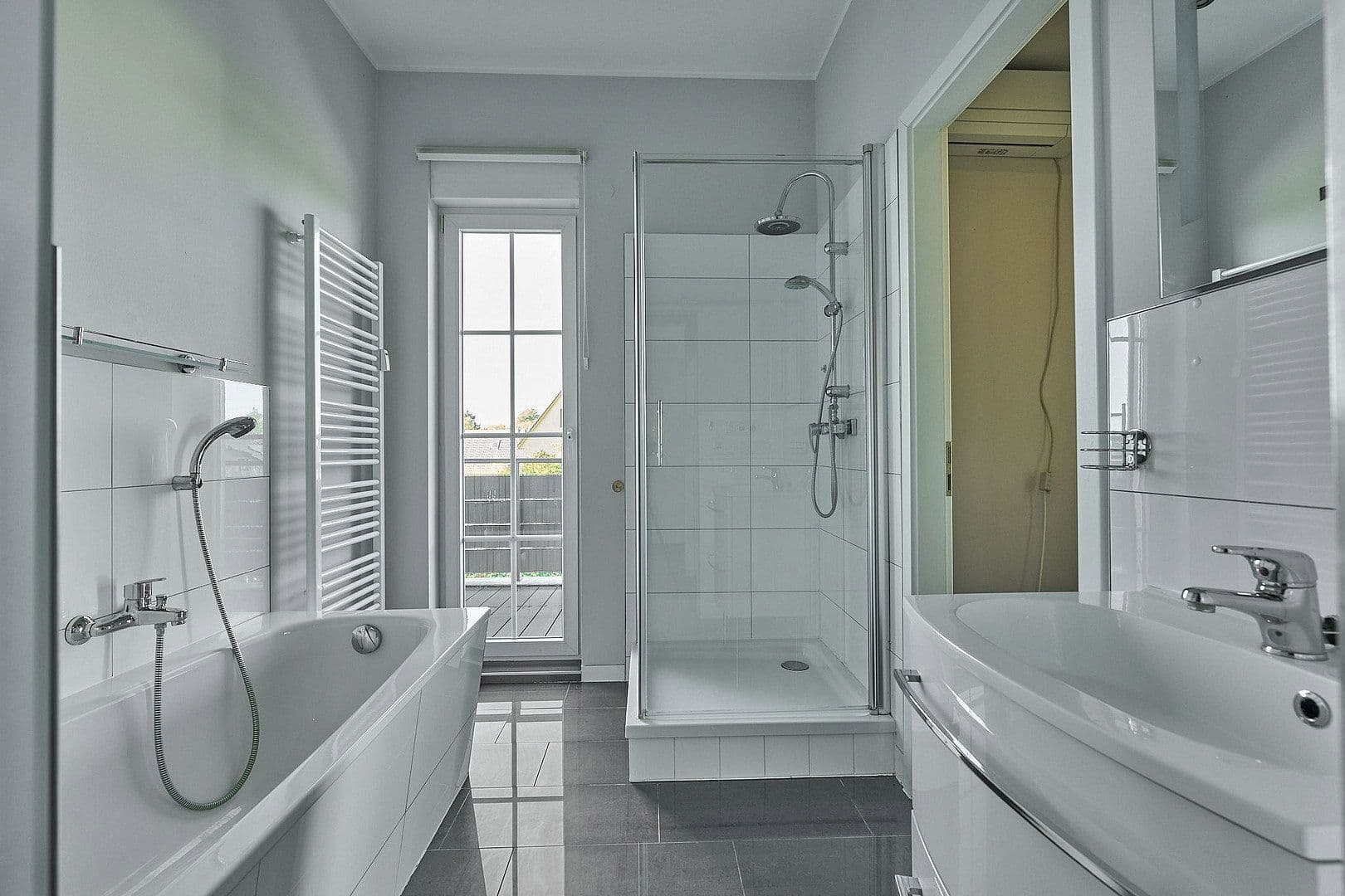 Predaj bytu 3-izbový 99 m², Berlin, Berlín Predaj bytu 3-izbový 99 m², Berlin, Berlín
