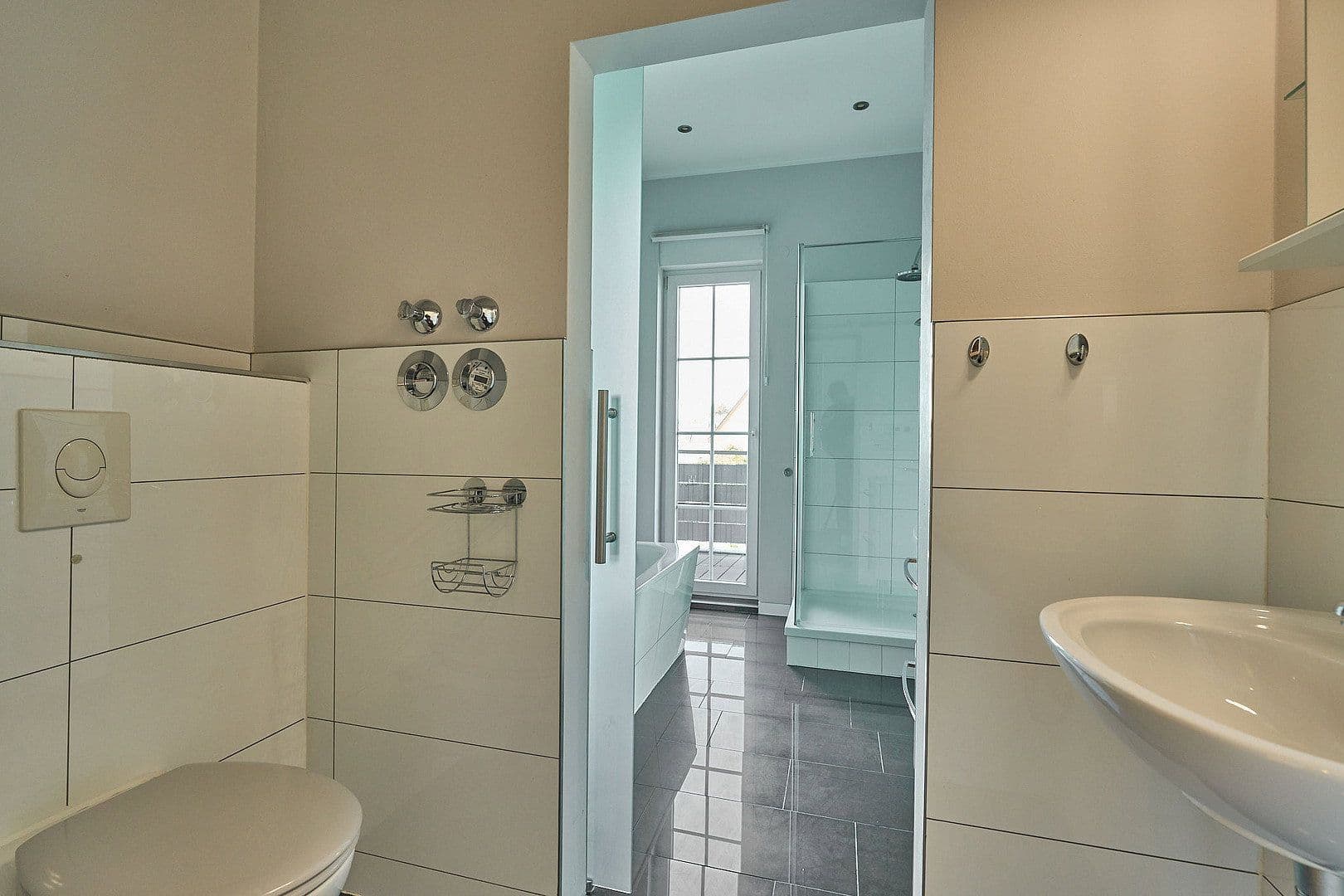 Predaj bytu 3-izbový 99 m², Berlin, Berlín Predaj bytu 3-izbový 99 m², Berlin, Berlín