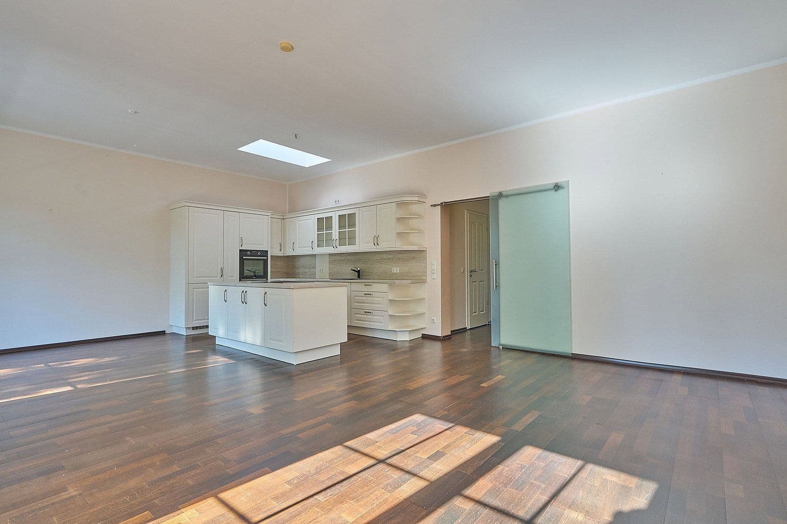 Predaj bytu 3-izbový 99 m², Berlin, Berlín Predaj bytu 3-izbový 99 m², Berlin, Berlín