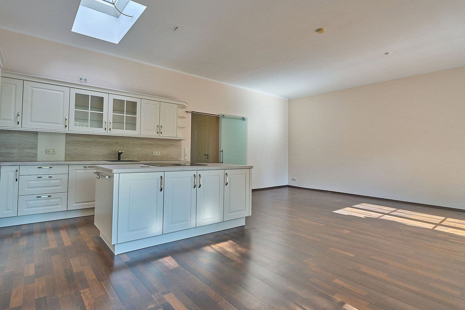 Predaj bytu 3-izbový 99 m², Berlin, Berlín Predaj bytu 3-izbový 99 m², Berlin, Berlín