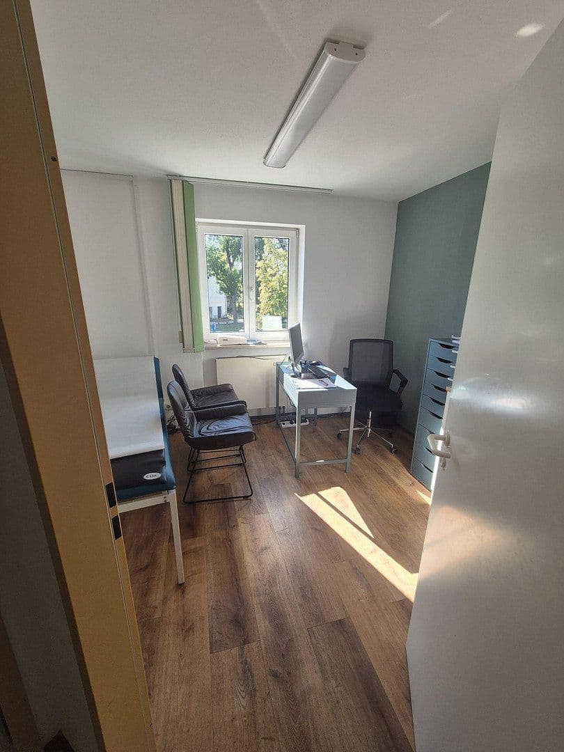 Prenájom kancelárie 160 m², Hauptstraße 5a, Erdweg, Bavorsko Prenájom kancelárie 160 m², Hauptstraße 5a, Erdweg, Bavorsko