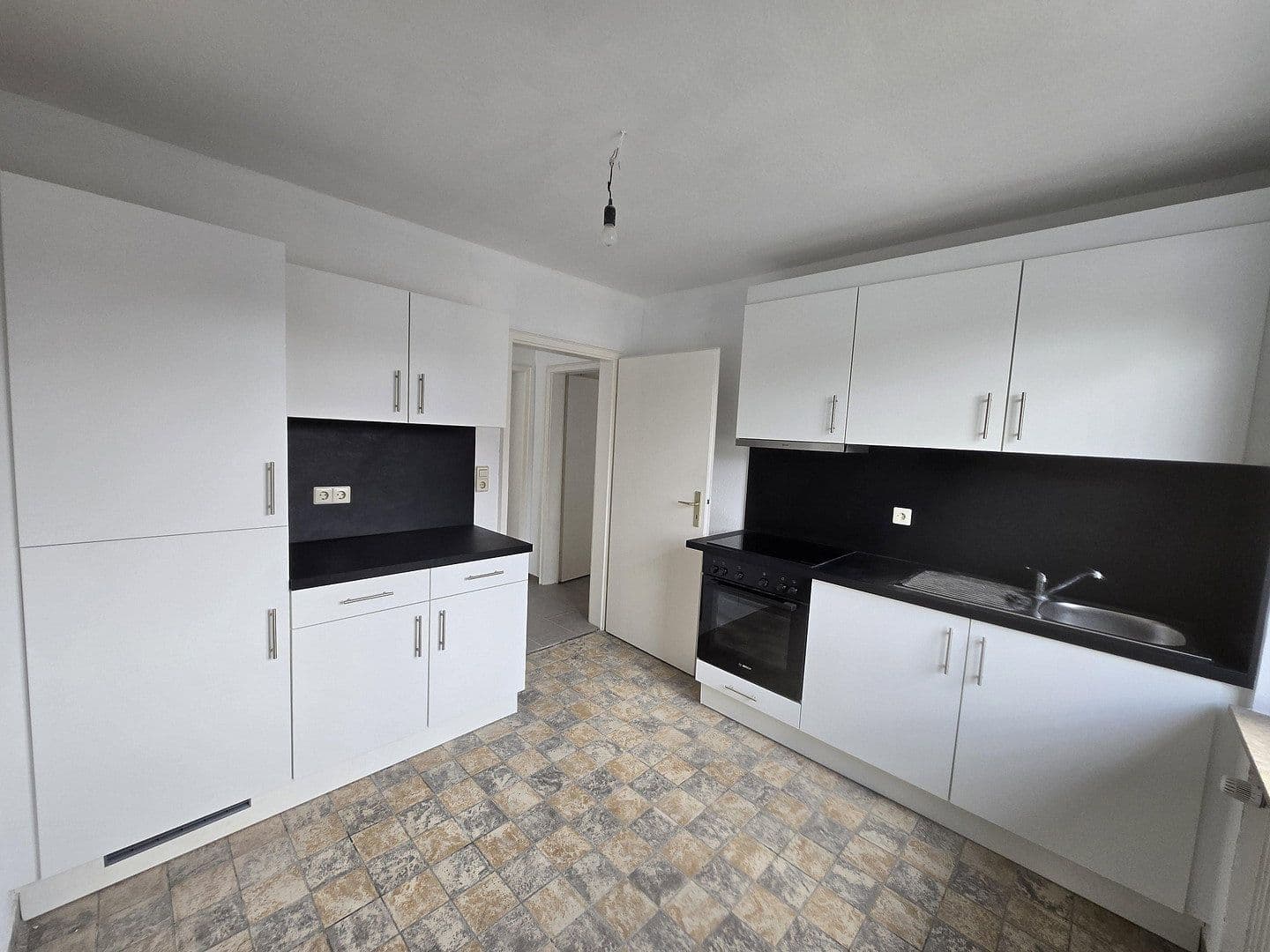 Prenájom bytu 3-izbový 88 m², Kohlmeisenweg 8, Albstadt, Bádensko-Wurttembersko Prenájom bytu 3-izbový 88 m², Kohlmeisenweg 8, Albstadt, Bádensko-Wurttembersko