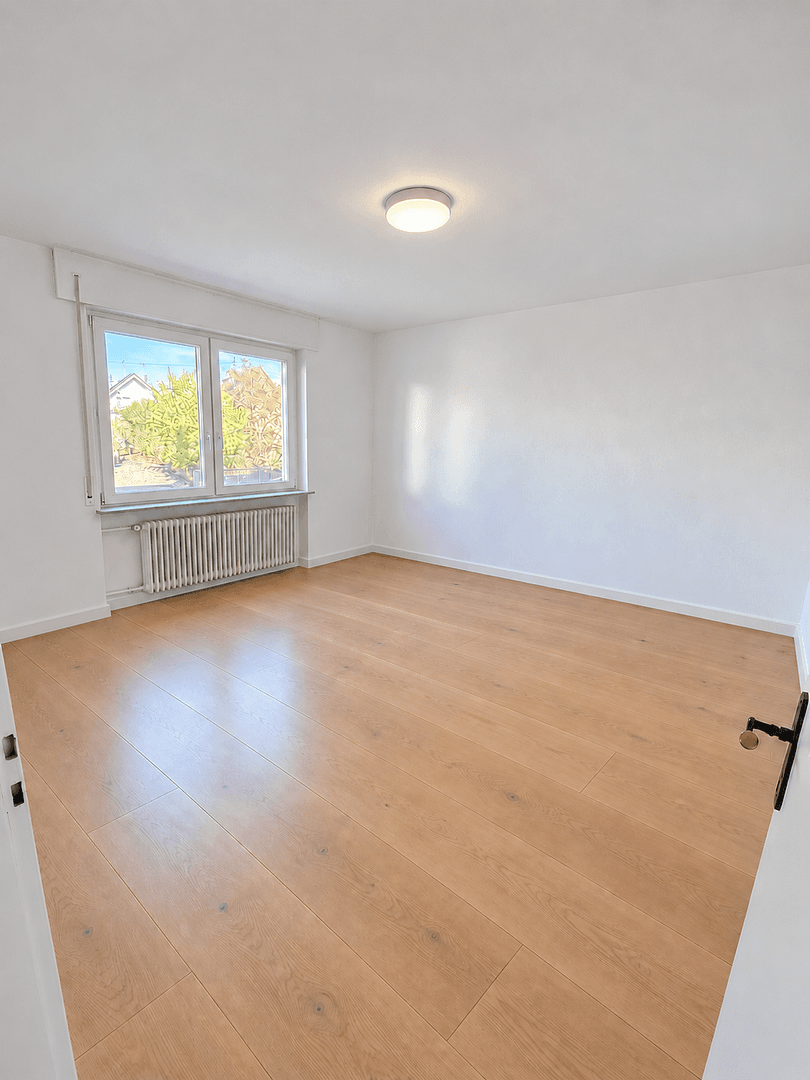 Prenájom bytu 4-izbový 118 m², Baden-Baden, Bádensko-Wurttembersko Prenájom bytu 4-izbový 118 m², Baden-Baden, Bádensko-Wurttembersko