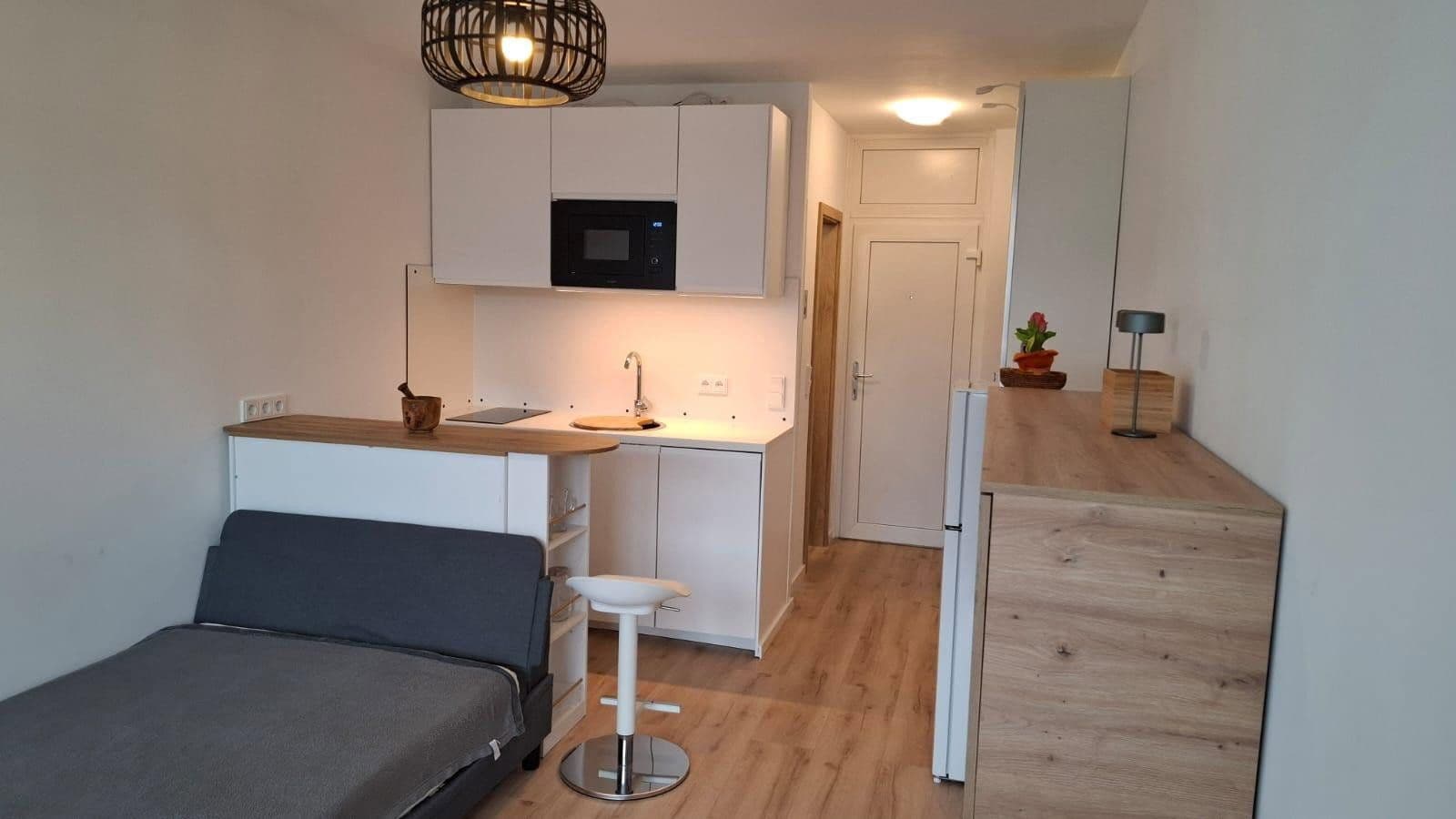 Prenájom bytu 1-izbový 26 m², München, Bavorsko Prenájom bytu 1-izbový 26 m², München, Bavorsko