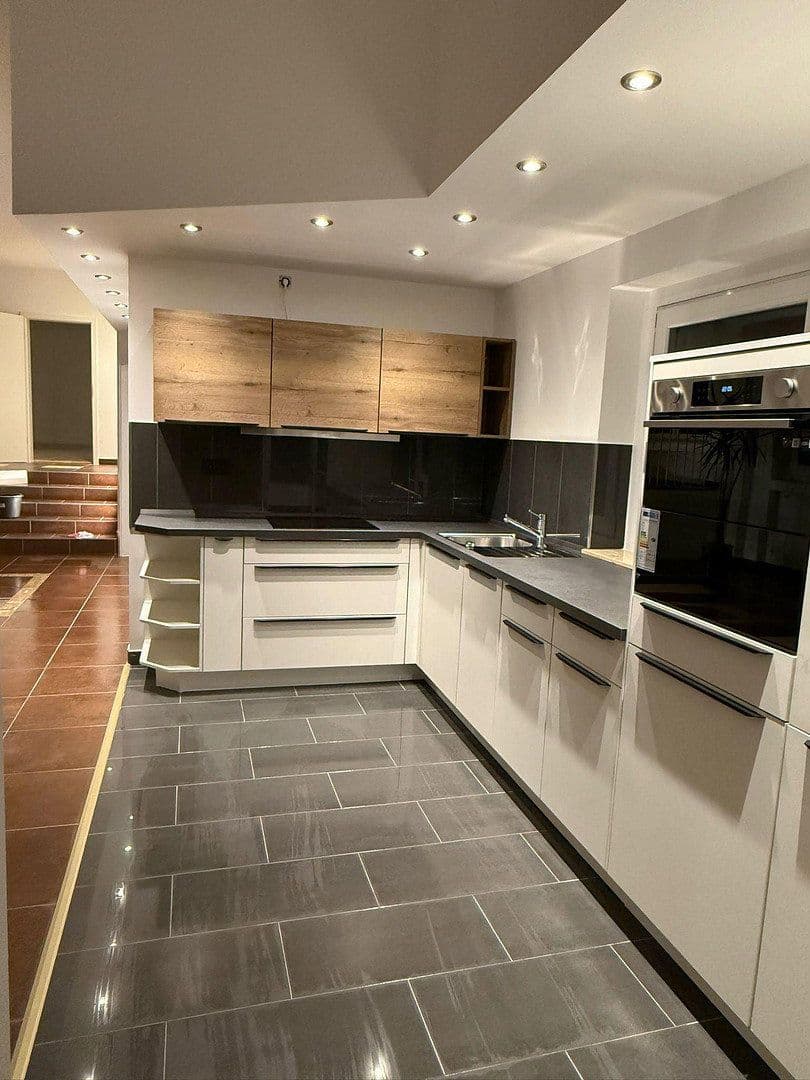 Prenájom bytu 2-izbový 76 m², Mühlenweg 58, Wuppertal, Severné Porýnie - Westfálsko Prenájom bytu 2-izbový 76 m², Mühlenweg 58, Wuppertal, Severné Porýnie - Westfálsko