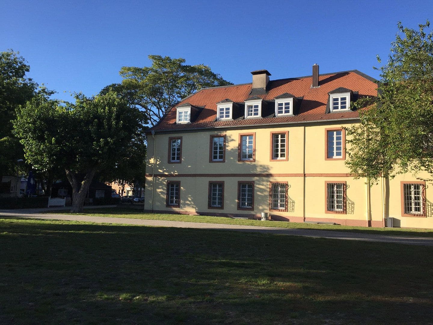 Predaj domu 810 m², pozemok 710 m², Rheingönheimerstraße 98, Ludwigshafen, Porýnie-Falcko Predaj domu 810 m², pozemok 710 m², Rheingönheimerstraße 98, Ludwigshafen, Porýnie-Falcko