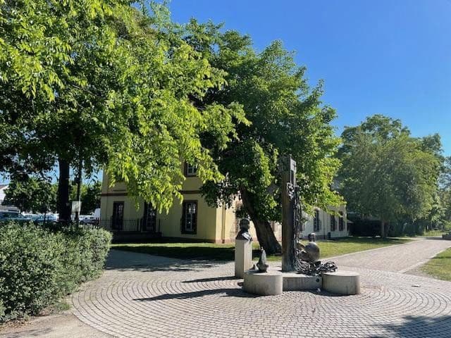 Predaj domu 810 m², pozemok 710 m², Rheingönheimerstraße 98, Ludwigshafen, Porýnie-Falcko Predaj domu 810 m², pozemok 710 m², Rheingönheimerstraße 98, Ludwigshafen, Porýnie-Falcko