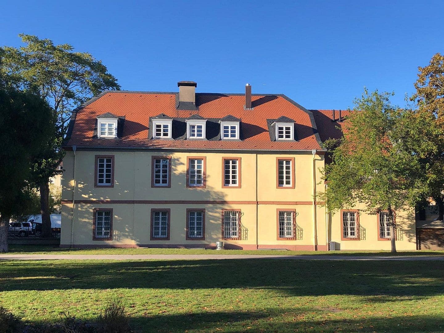 Predaj domu 810 m², pozemok 710 m², Rheingönheimerstraße 98, Ludwigshafen, Porýnie-Falcko Predaj domu 810 m², pozemok 710 m², Rheingönheimerstraße 98, Ludwigshafen, Porýnie-Falcko