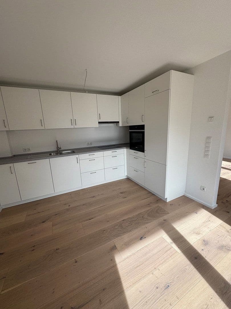 Prenájom bytu 5-izbový 126 m², Taufkirchen, Bavorsko Prenájom bytu 5-izbový 126 m², Taufkirchen, Bavorsko