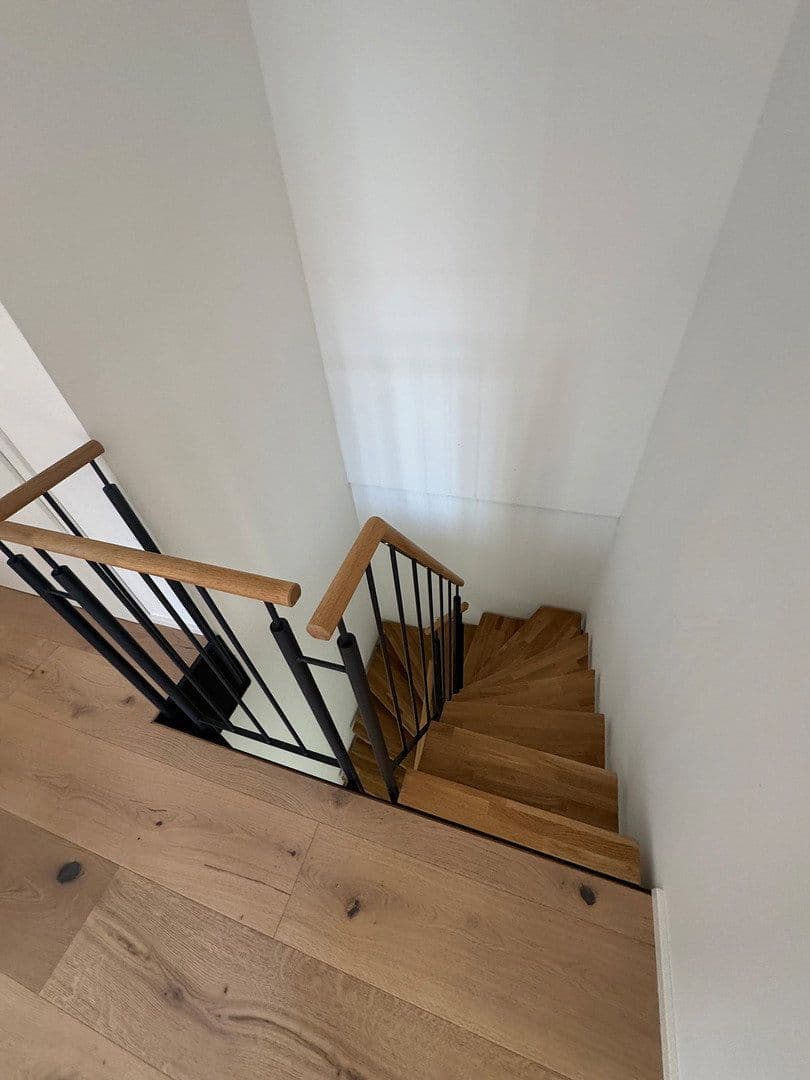 Prenájom bytu 5-izbový 126 m², Taufkirchen, Bavorsko Prenájom bytu 5-izbový 126 m², Taufkirchen, Bavorsko