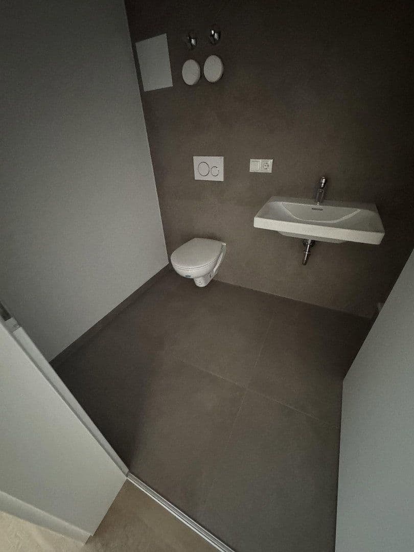 Prenájom bytu 5-izbový 126 m², Taufkirchen, Bavorsko Prenájom bytu 5-izbový 126 m², Taufkirchen, Bavorsko