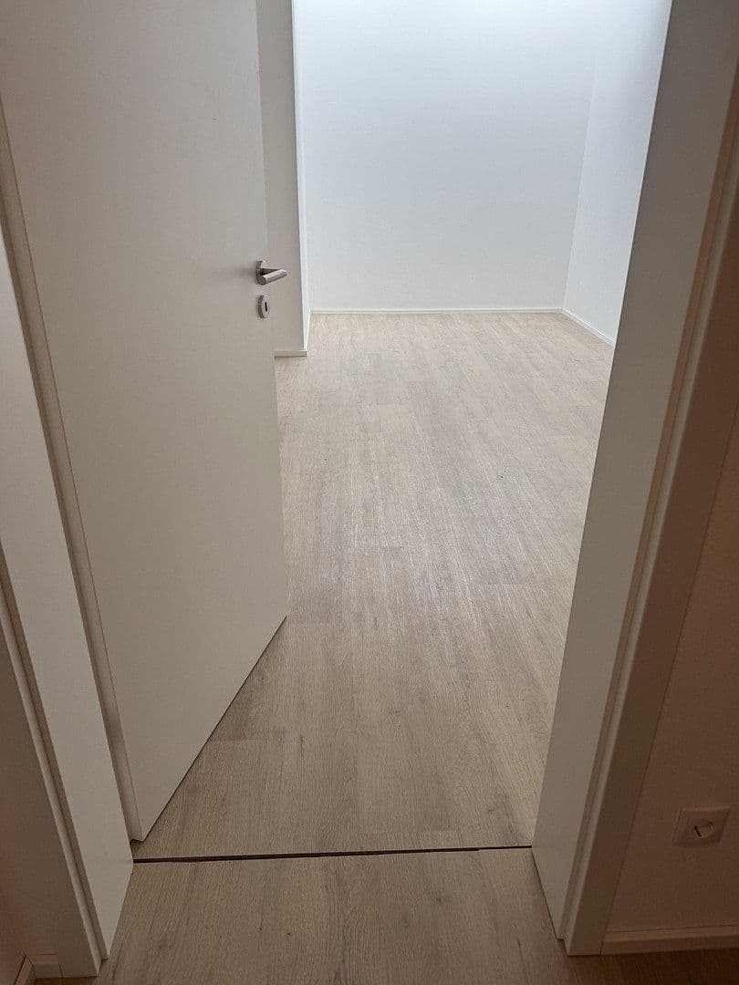 Prenájom bytu 5-izbový 126 m², Taufkirchen, Bavorsko Prenájom bytu 5-izbový 126 m², Taufkirchen, Bavorsko