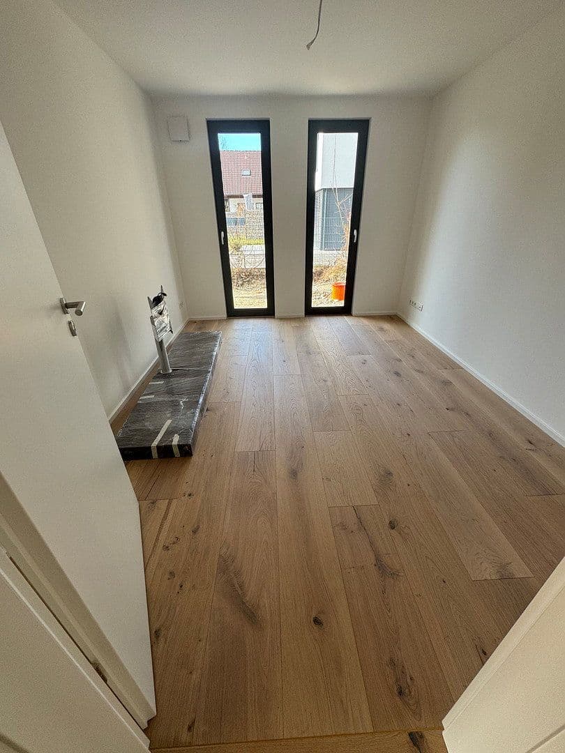 Prenájom bytu 5-izbový 126 m², Taufkirchen, Bavorsko Prenájom bytu 5-izbový 126 m², Taufkirchen, Bavorsko