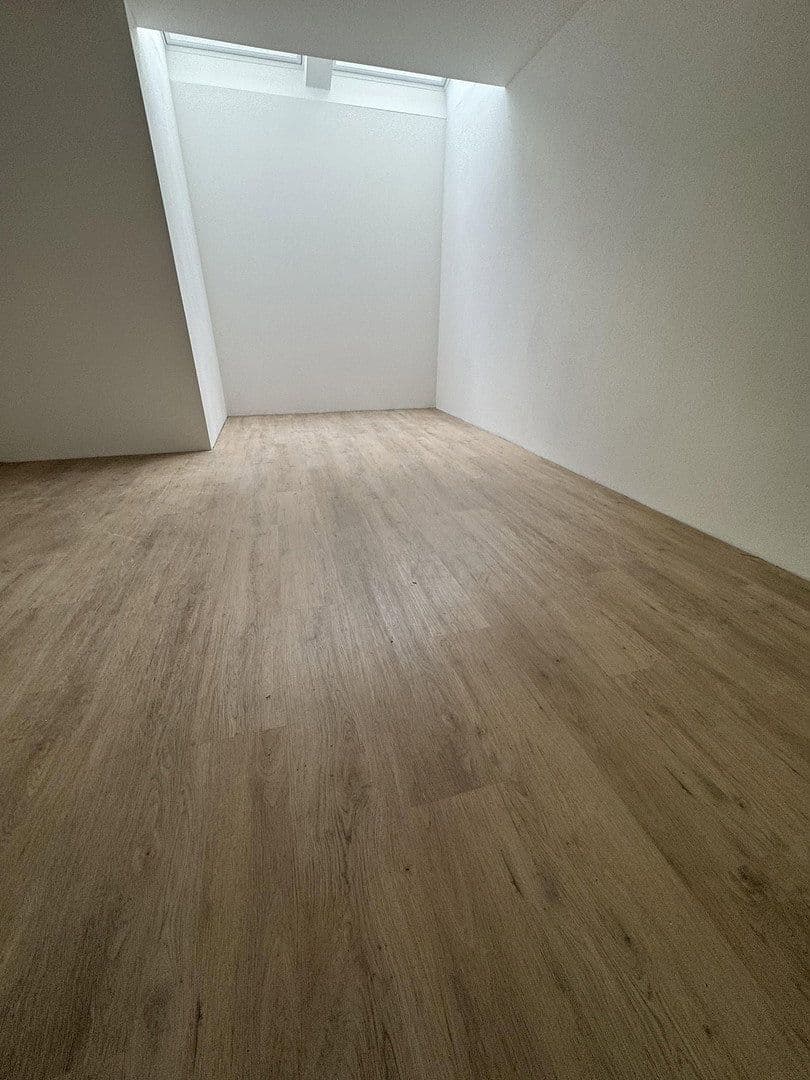 Prenájom bytu 5-izbový 126 m², Taufkirchen, Bavorsko Prenájom bytu 5-izbový 126 m², Taufkirchen, Bavorsko
