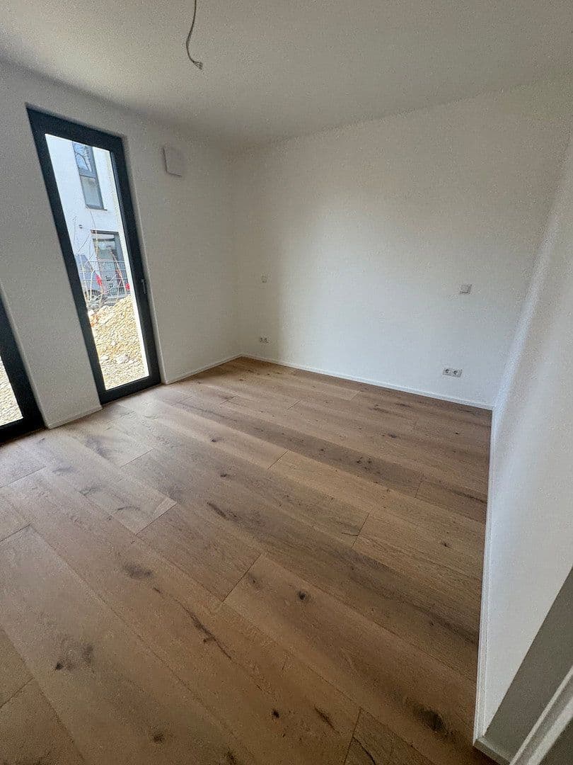 Prenájom bytu 5-izbový 126 m², Taufkirchen, Bavorsko Prenájom bytu 5-izbový 126 m², Taufkirchen, Bavorsko