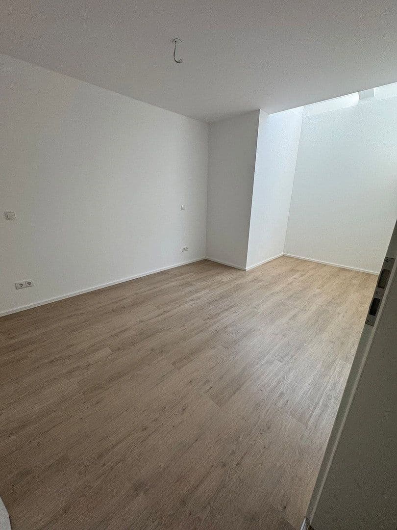 Prenájom bytu 5-izbový 126 m², Taufkirchen, Bavorsko Prenájom bytu 5-izbový 126 m², Taufkirchen, Bavorsko