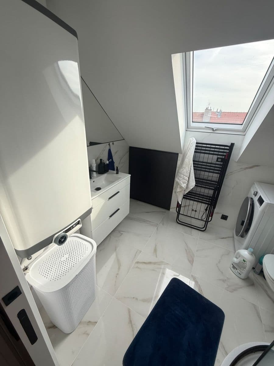 Prenájom bytu 1-izbový 25 m², Ďáblická, Praha, Praha Prenájom bytu 1-izbový 25 m², Ďáblická, Praha, Praha