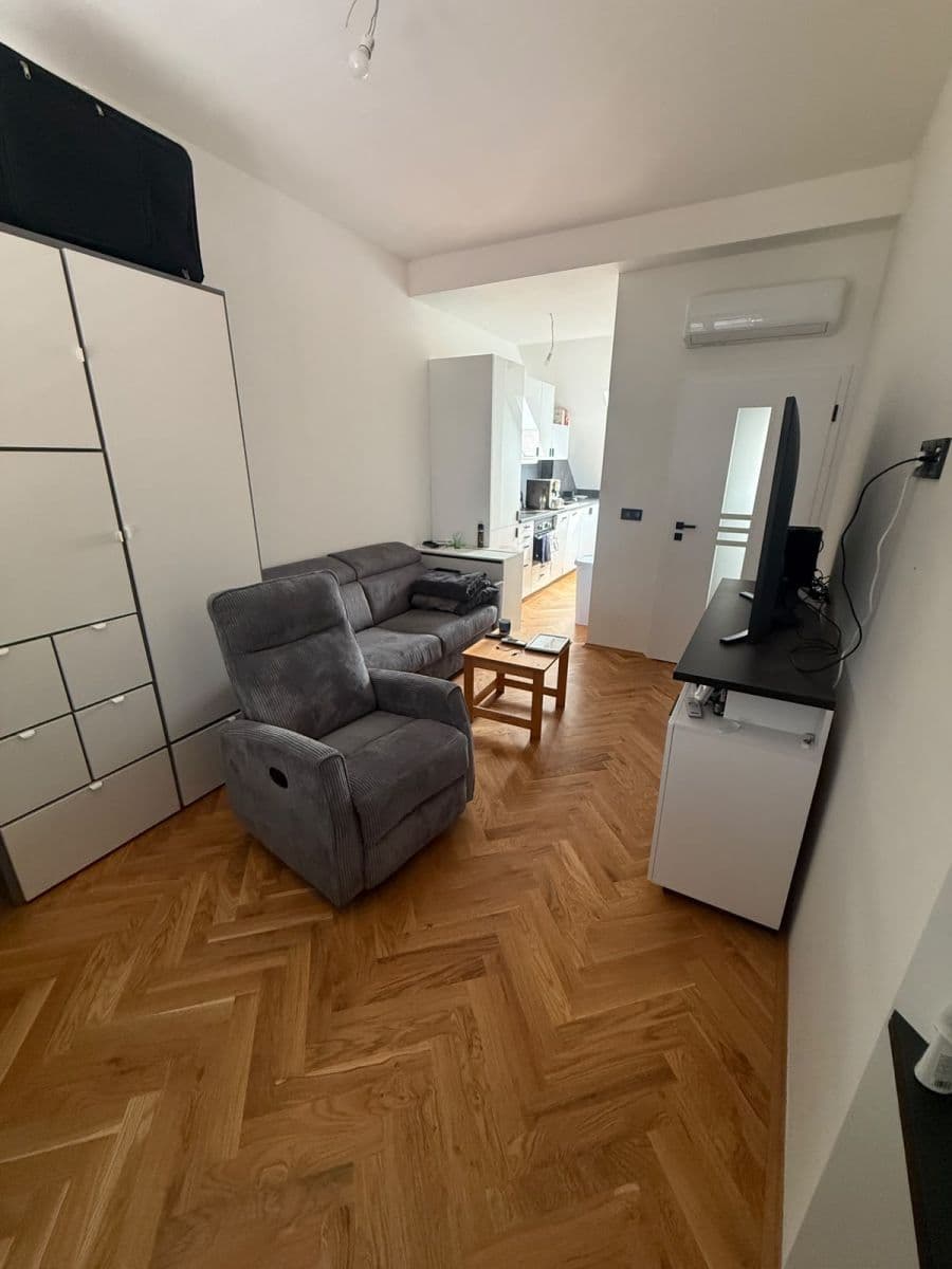 Prenájom bytu 1-izbový 25 m², Ďáblická, Praha, Praha Prenájom bytu 1-izbový 25 m², Ďáblická, Praha, Praha