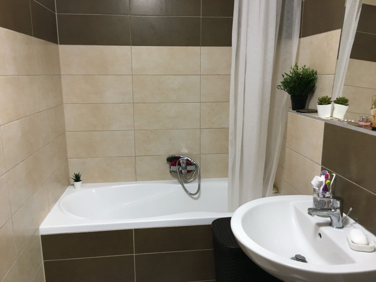 Prenájom bytu 1-izbový 30 m², Ječná, Hostivice, Středočeský kraj Prenájom bytu 1-izbový 30 m², Ječná, Hostivice, Středočeský kraj