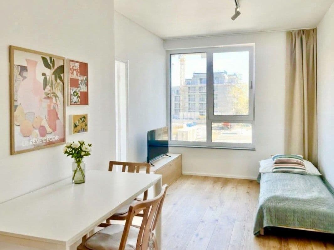 Prenájom bytu 2-izbový 39 m², U Komína, Praha, Praha Prenájom bytu 2-izbový 39 m², U Komína, Praha, Praha