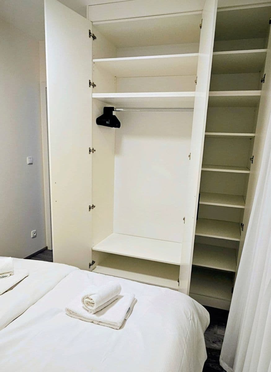 Prenájom bytu 40 m², Plzenska, Praha, Praha Prenájom bytu 40 m², Plzenska, Praha, Praha