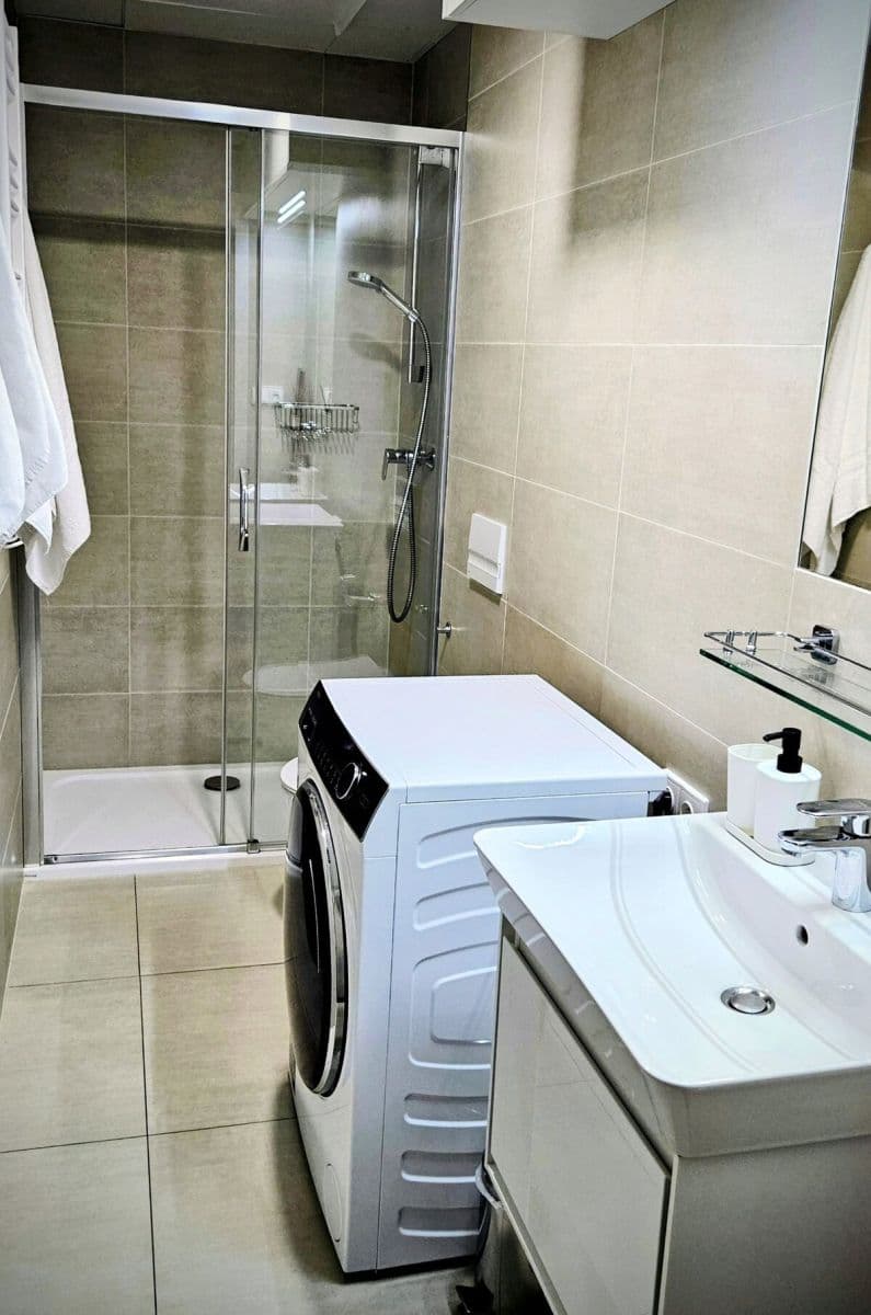Prenájom bytu 40 m², Plzenska, Praha, Praha Prenájom bytu 40 m², Plzenska, Praha, Praha